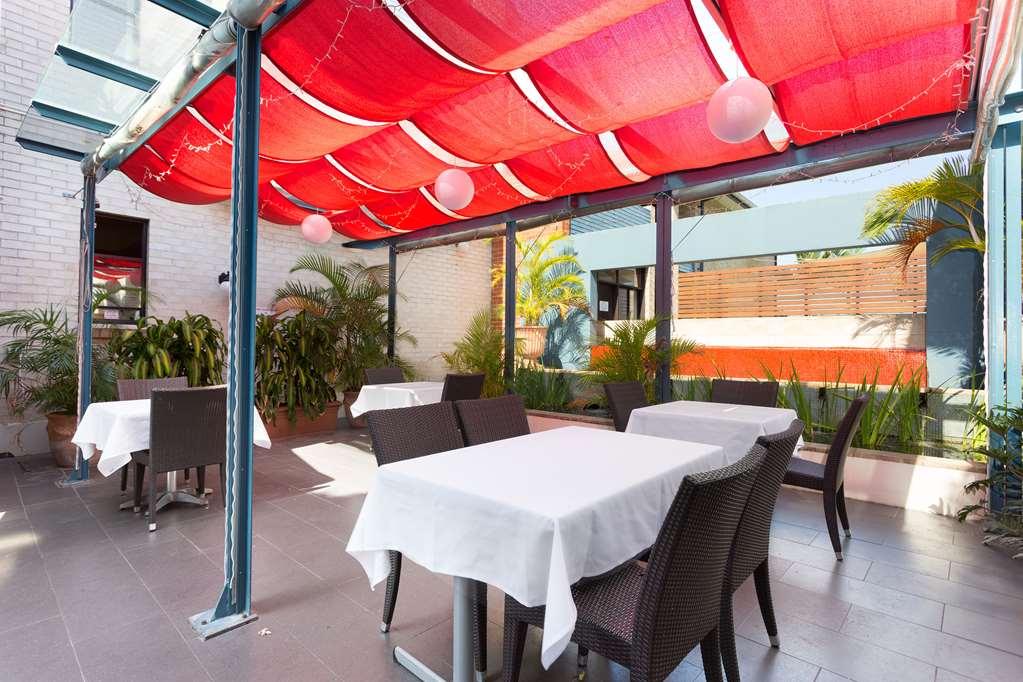 Ramada By Wyndham Brisbane Windsor Hotell Restaurang bild