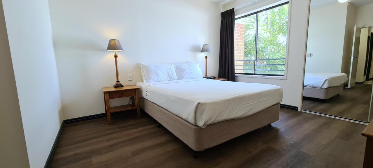 Ramada By Wyndham Brisbane Windsor Hotell Exteriör bild