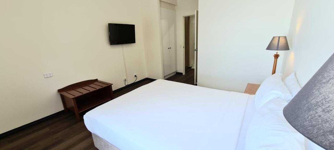 Ramada By Wyndham Brisbane Windsor Hotell Exteriör bild