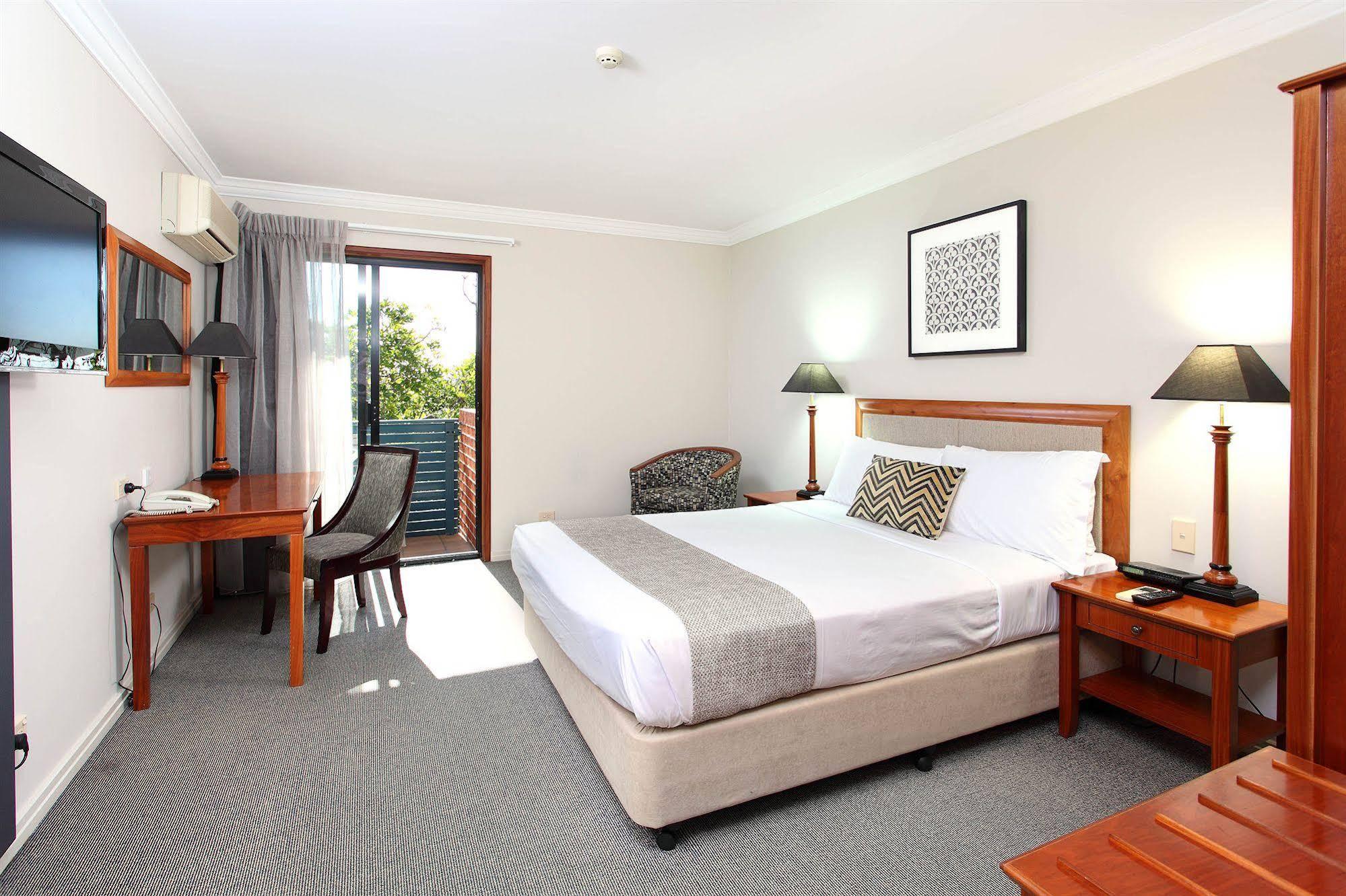 Ramada By Wyndham Brisbane Windsor Hotell Exteriör bild