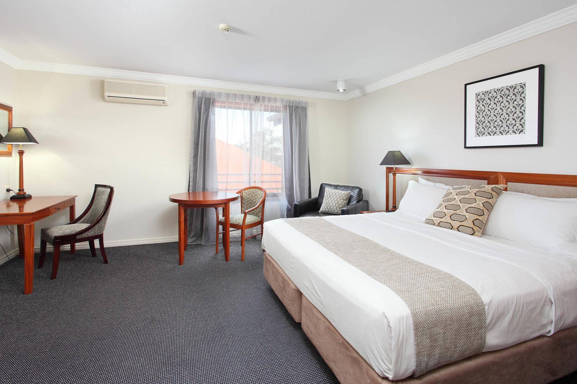 Ramada By Wyndham Brisbane Windsor Hotell Exteriör bild