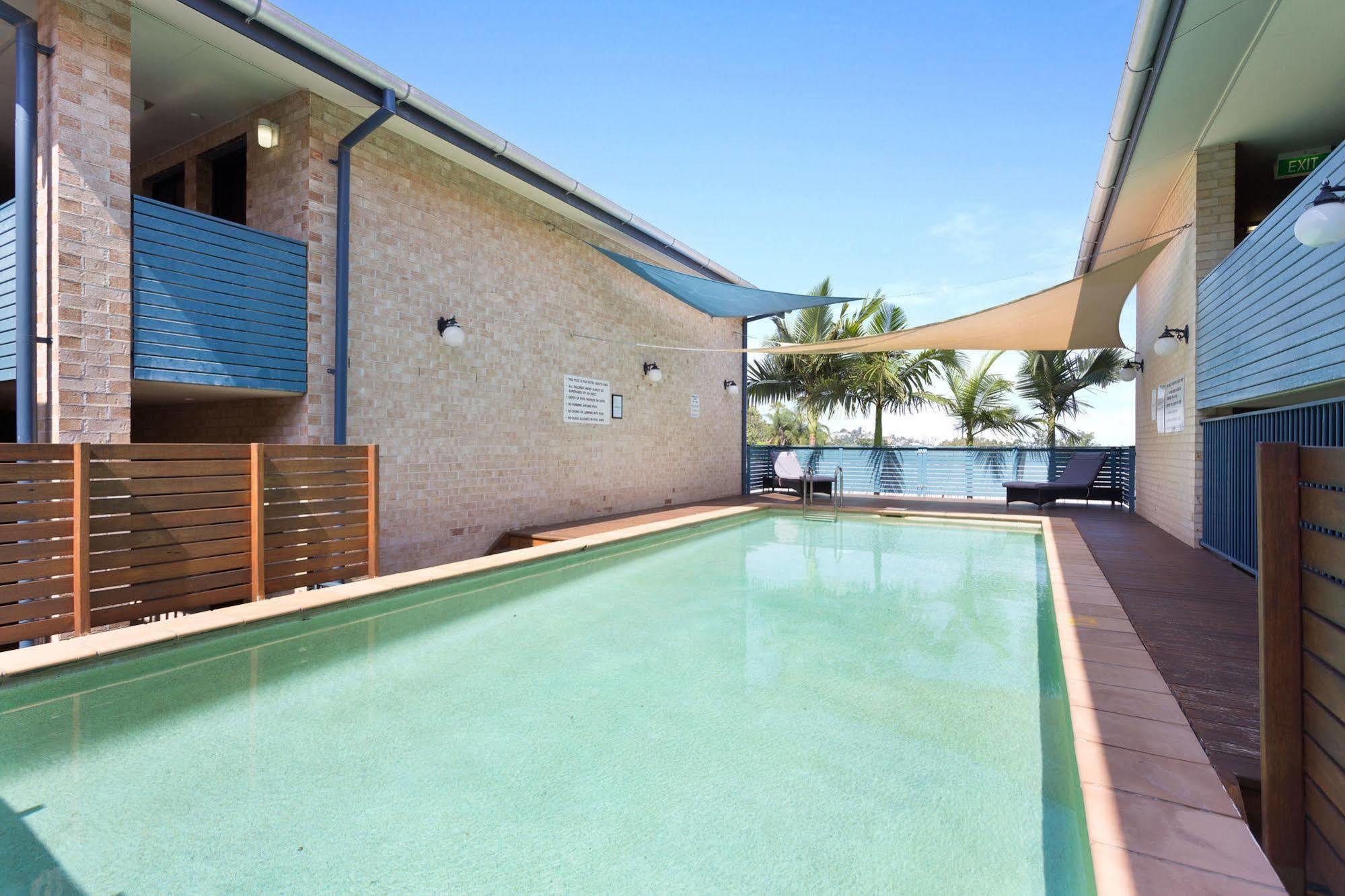 Ramada By Wyndham Brisbane Windsor Hotell Exteriör bild