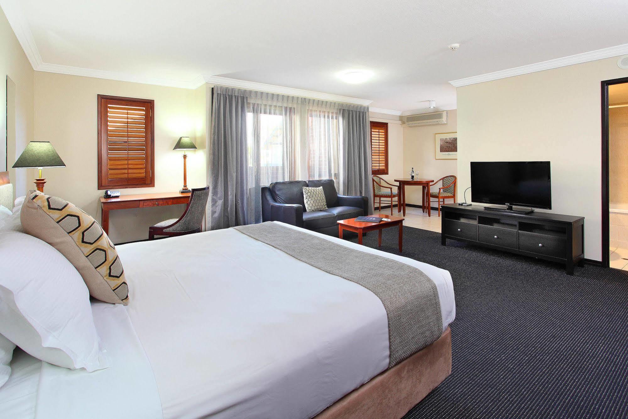 Ramada By Wyndham Brisbane Windsor Hotell Exteriör bild
