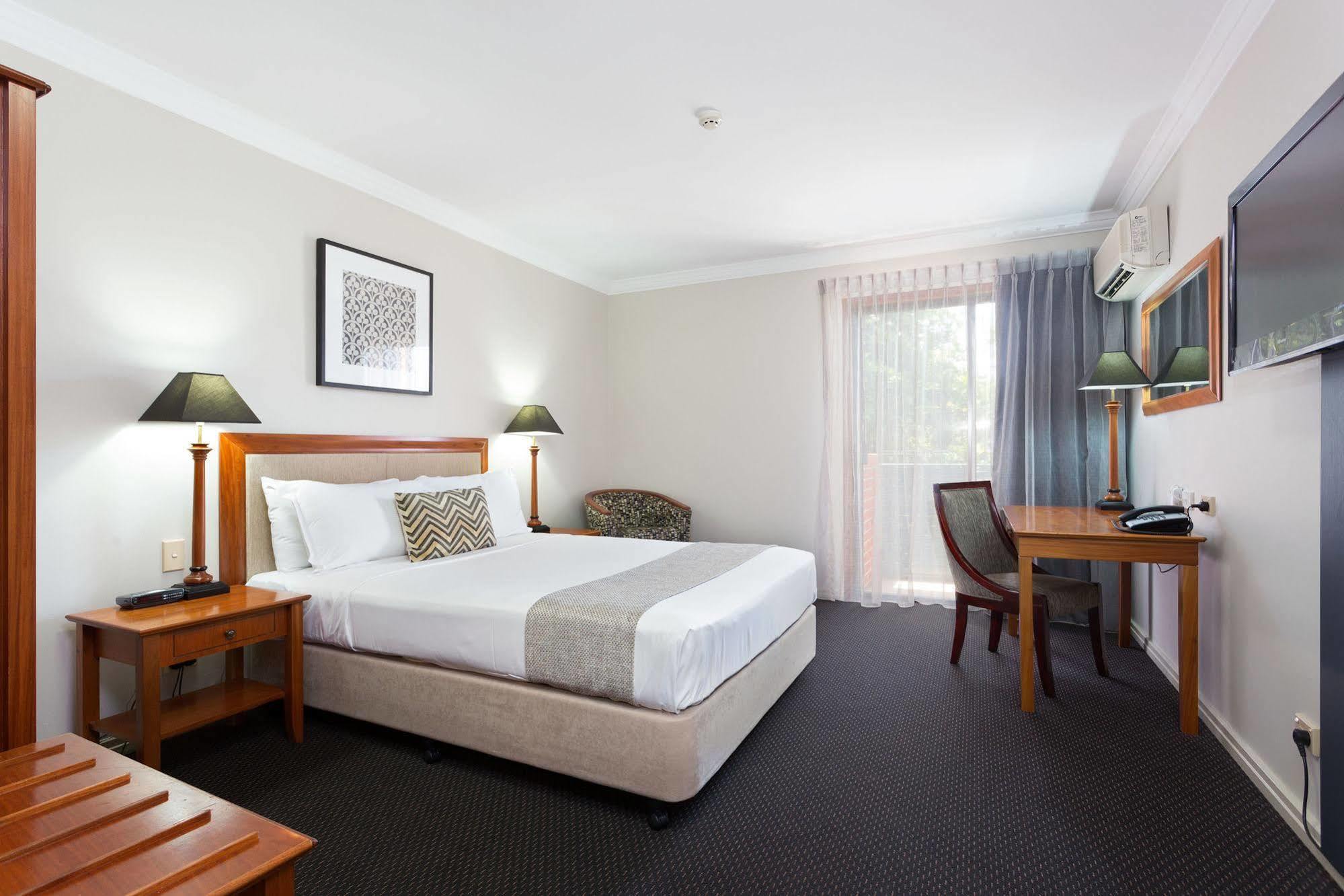 Ramada By Wyndham Brisbane Windsor Hotell Exteriör bild