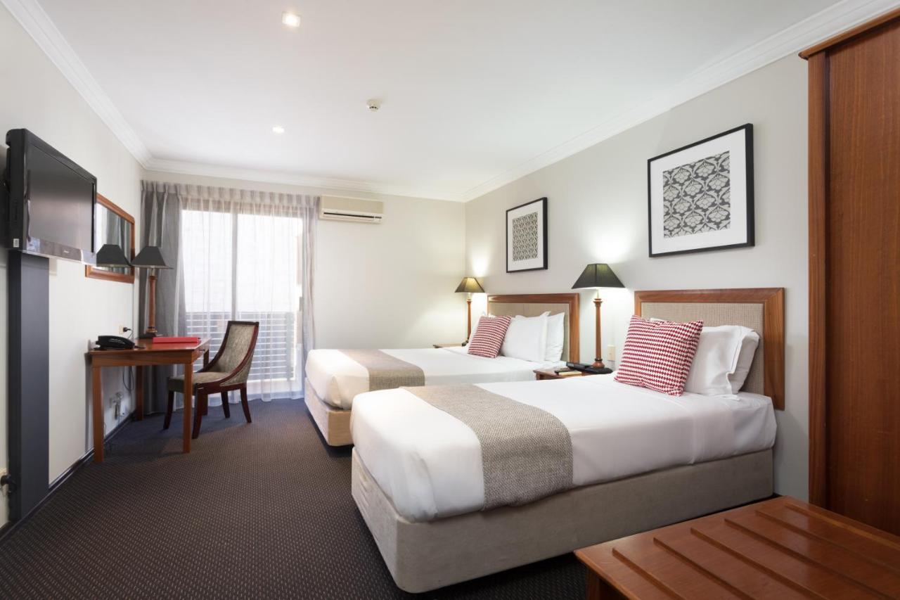 Ramada By Wyndham Brisbane Windsor Hotell Exteriör bild