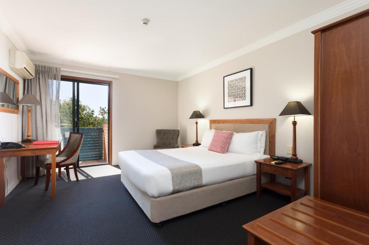 Ramada By Wyndham Brisbane Windsor Hotell Exteriör bild