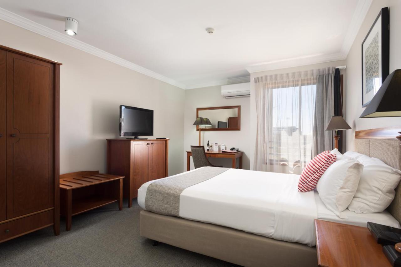 Ramada By Wyndham Brisbane Windsor Hotell Exteriör bild