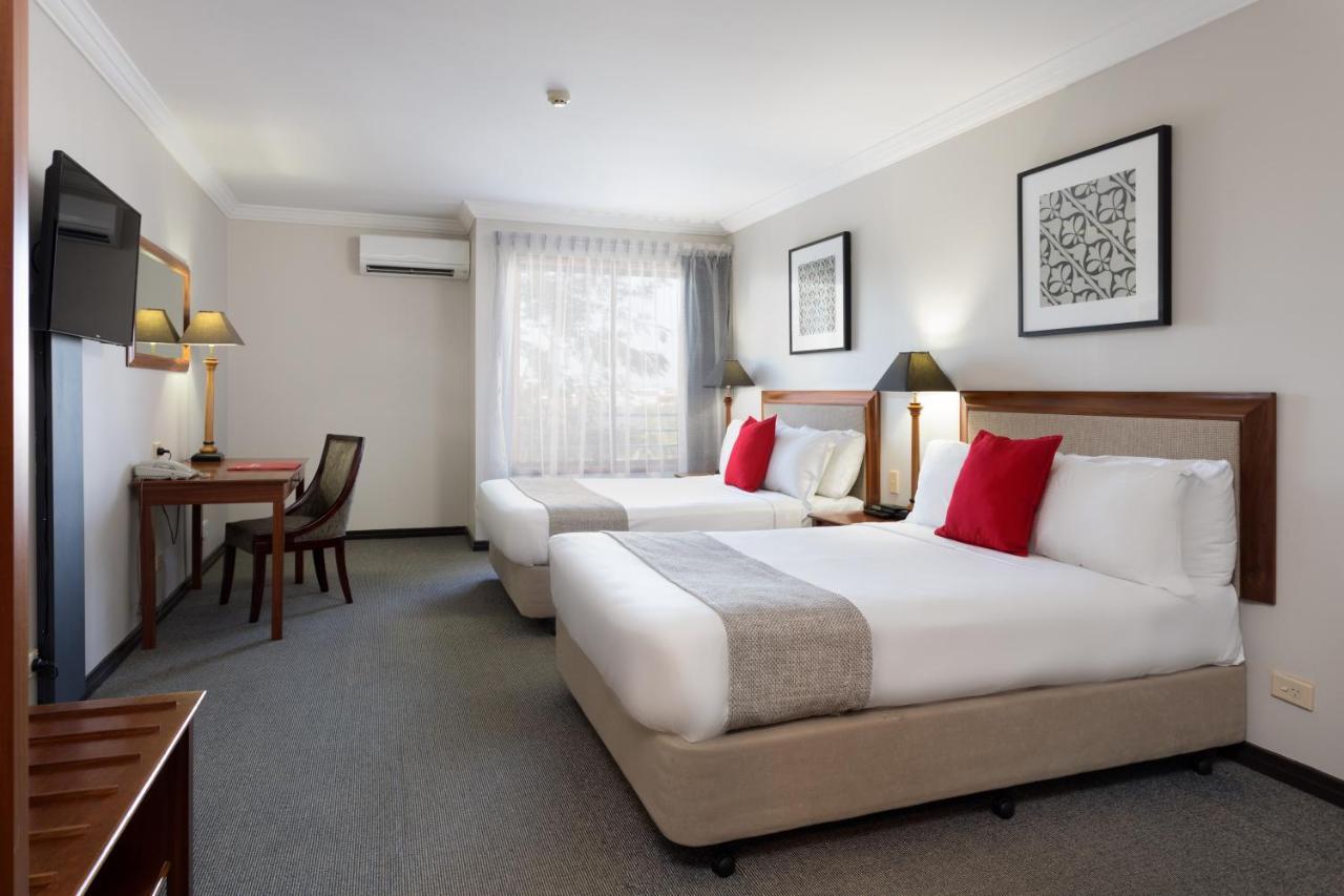 Ramada By Wyndham Brisbane Windsor Hotell Exteriör bild